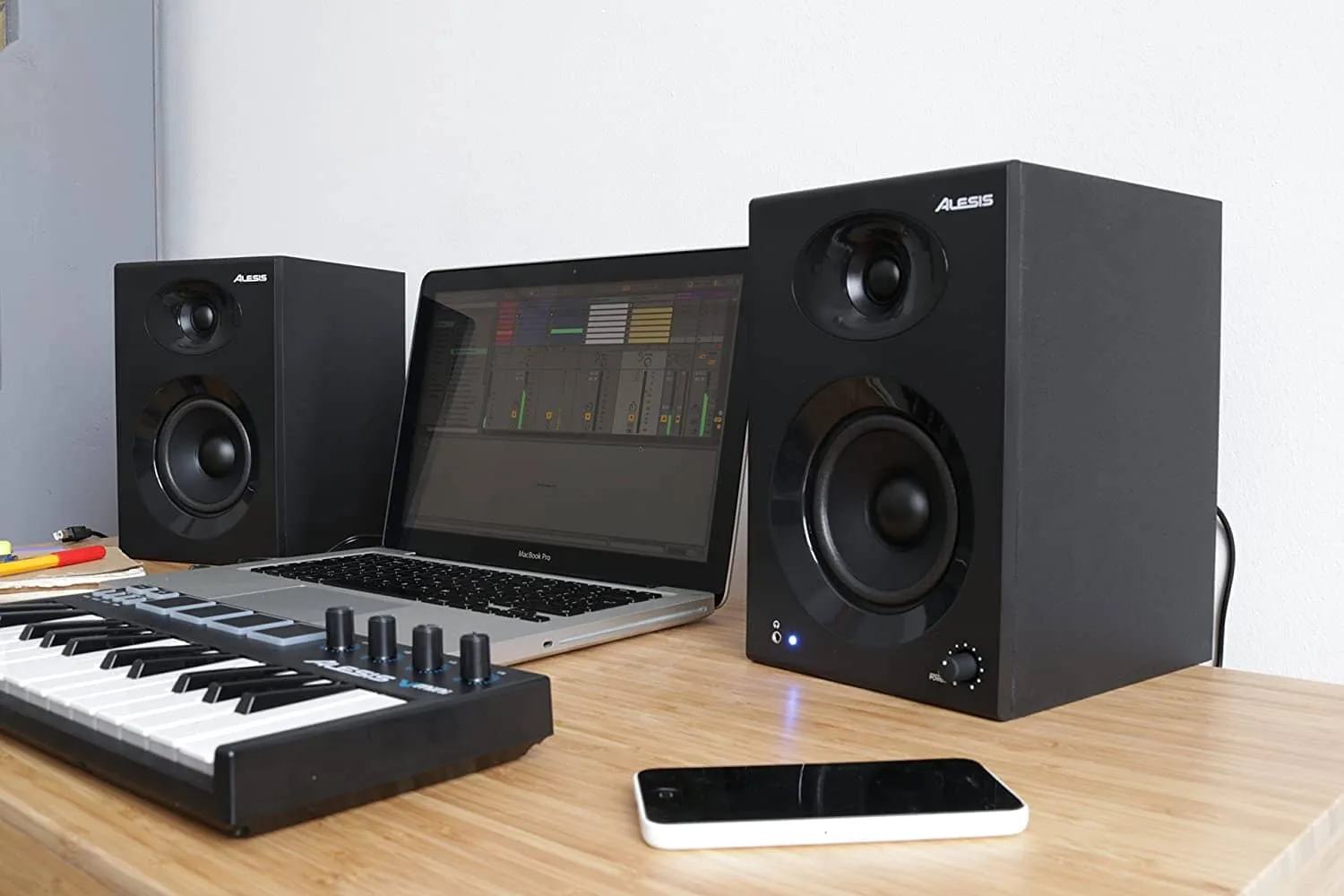 Alesis Elevate 3 MKII - Powered Desktop Speakers for Home Studios, Video-Editing, Gaming and Mobile Devices